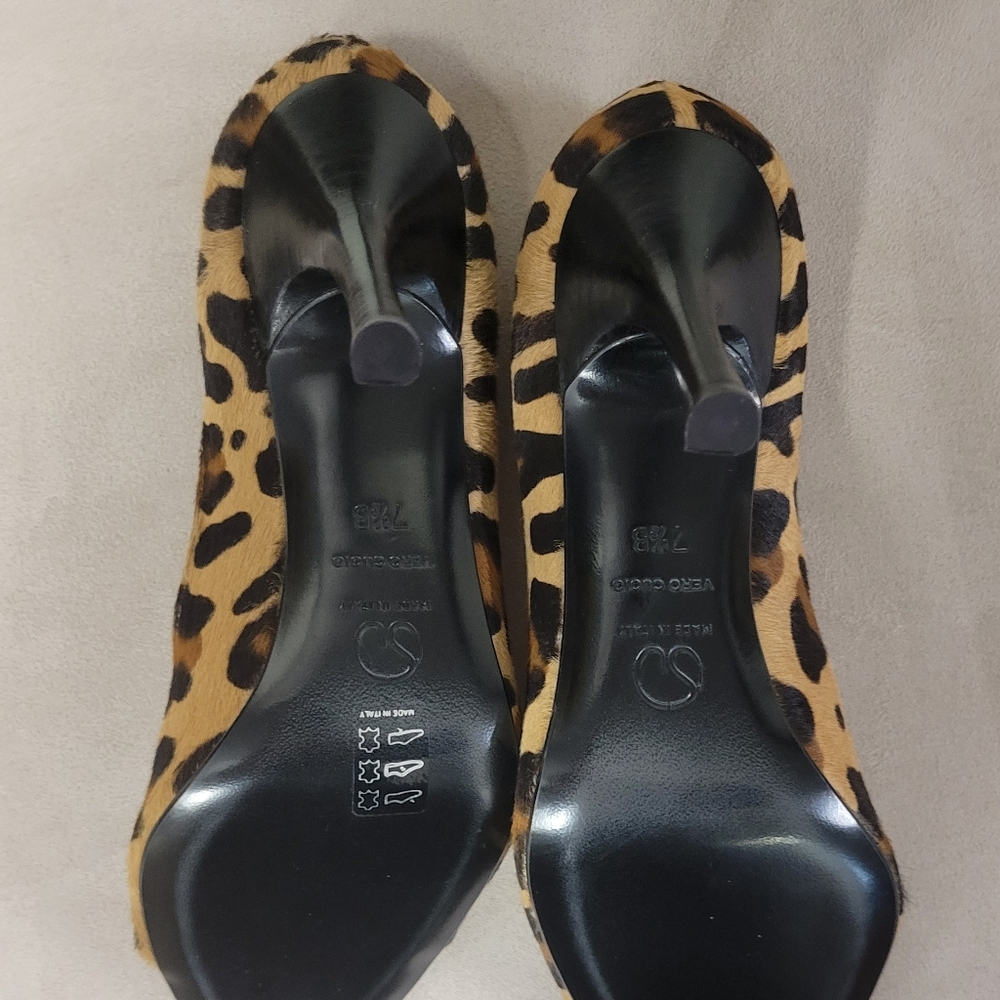 St. Johns Tiger Print Women's Shoes, Never Worn, Size 7 1/2B - Picture 2 of 5